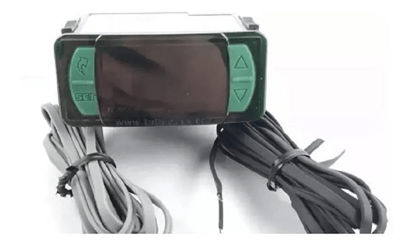 digital refrigeration controller for commercial cooler and freezer systems