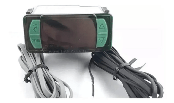 digital refrigeration controller for commercial cooler and freezer systems