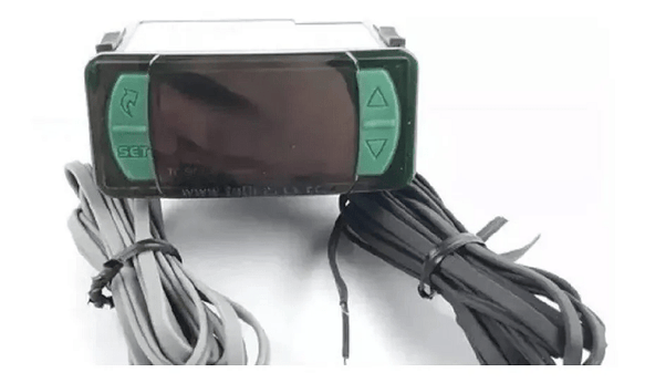 digital refrigeration controller for commercial cooler and freezer systems